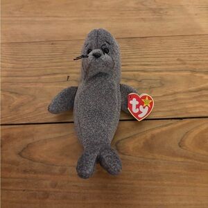 Ty Slippery Gray Seal Beanie Baby